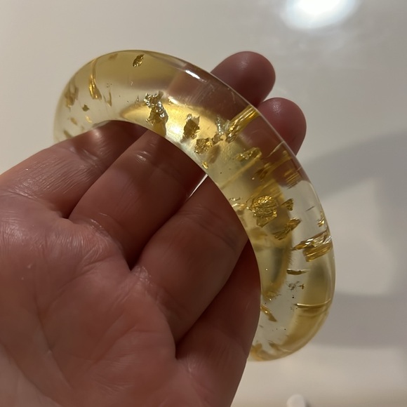 Vintage Art Deco 12KT Gold Dust Flake Infused Clear Lucite Chunky Bangle - Picture 12 of 12